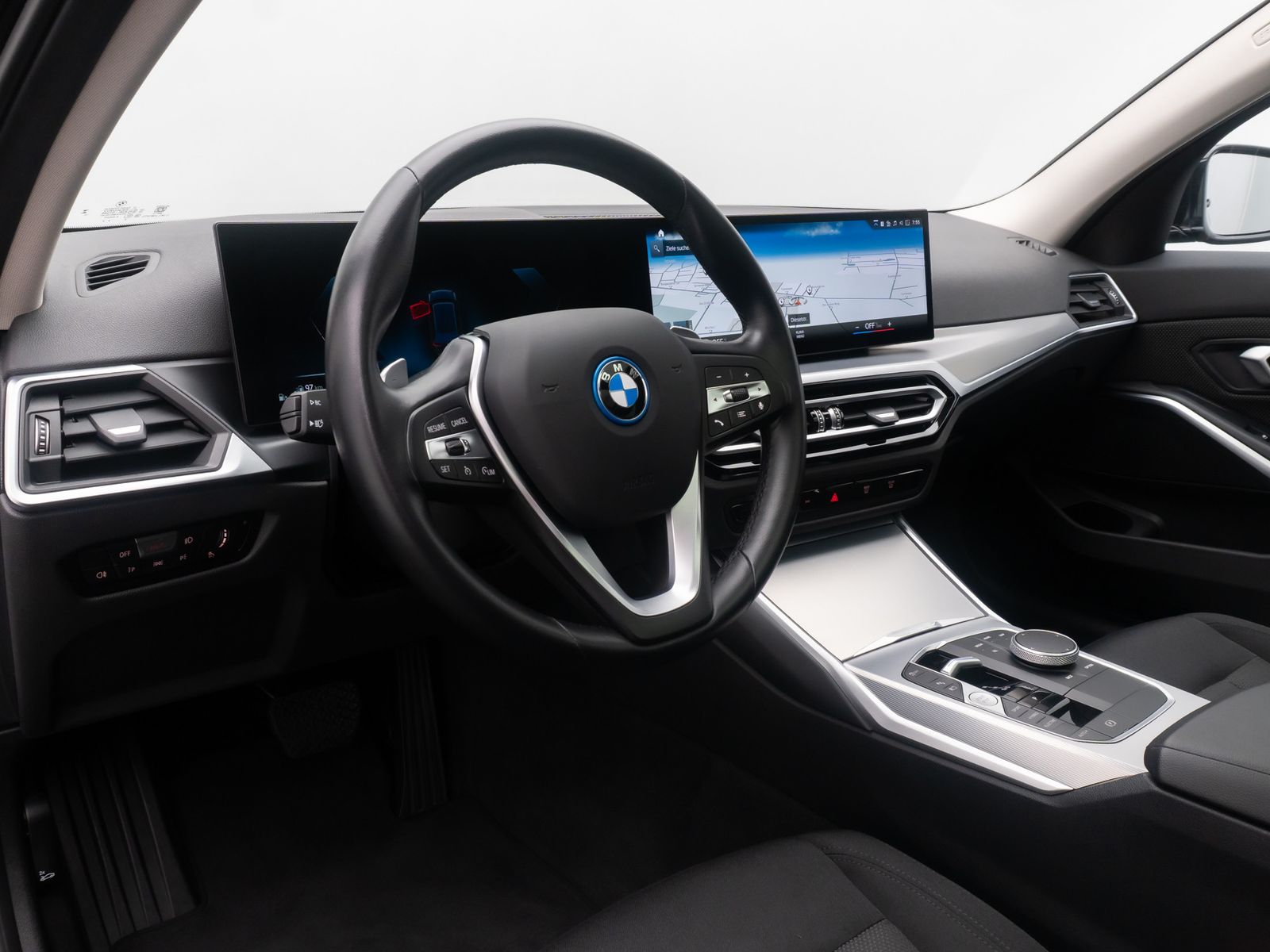 Fahrzeugabbildung BMW 330e Panorama DAB CockPit+ Widscreen PDC 19Zoll