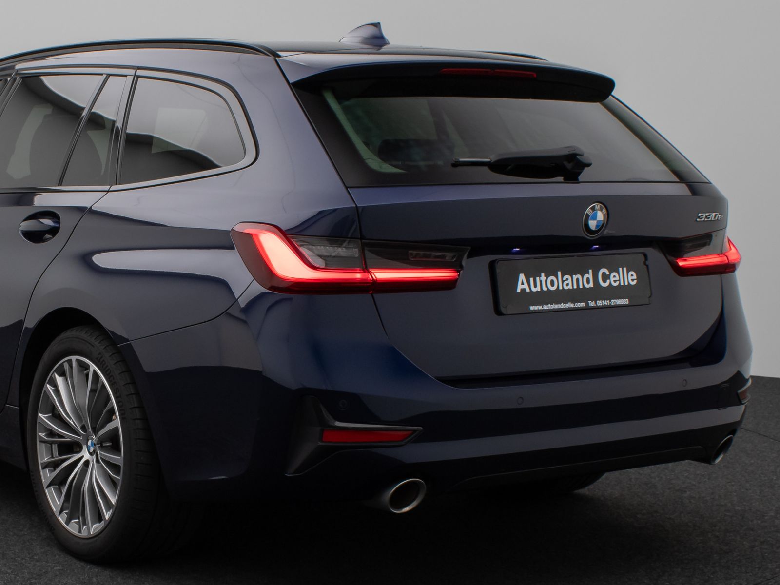 Fahrzeugabbildung BMW 330e Sport Line Panorama HUD DAB HiFi PDC Alarm