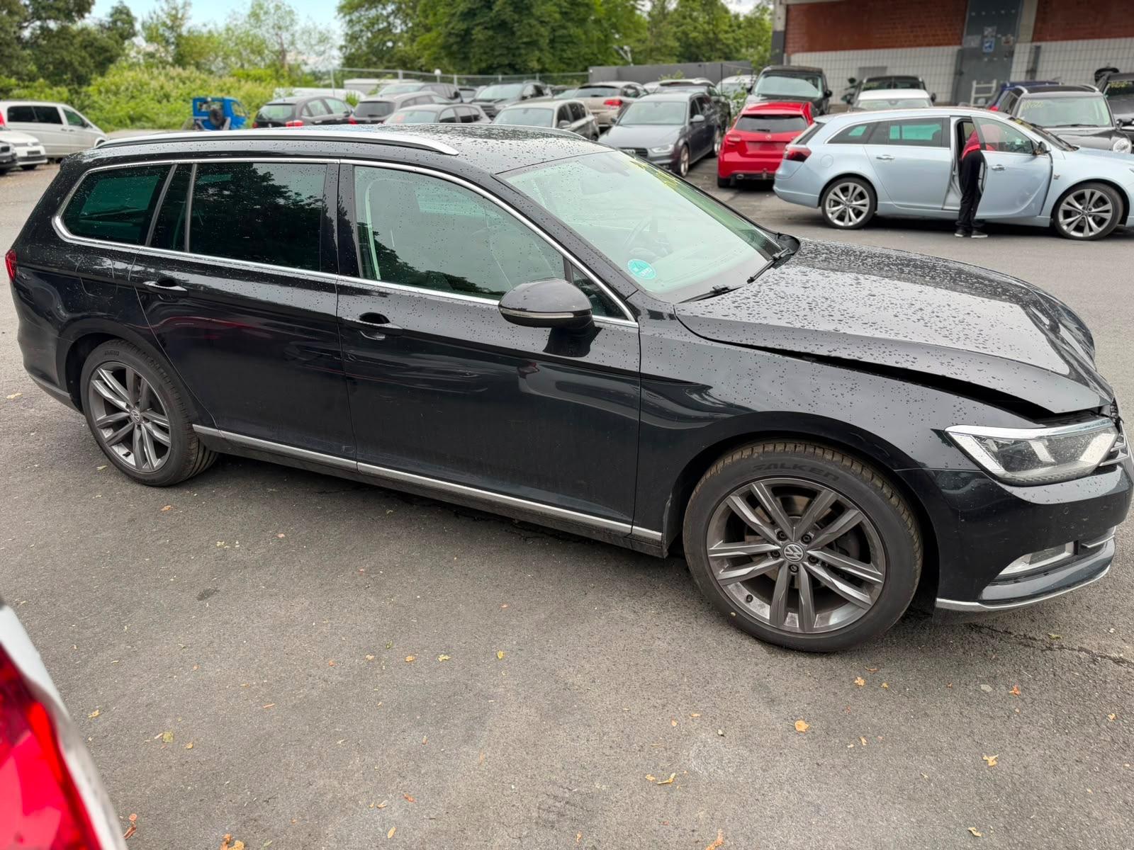 Volkswagen Passat Highline -AHK- ALU - LEDER- FRONTSCHADEN