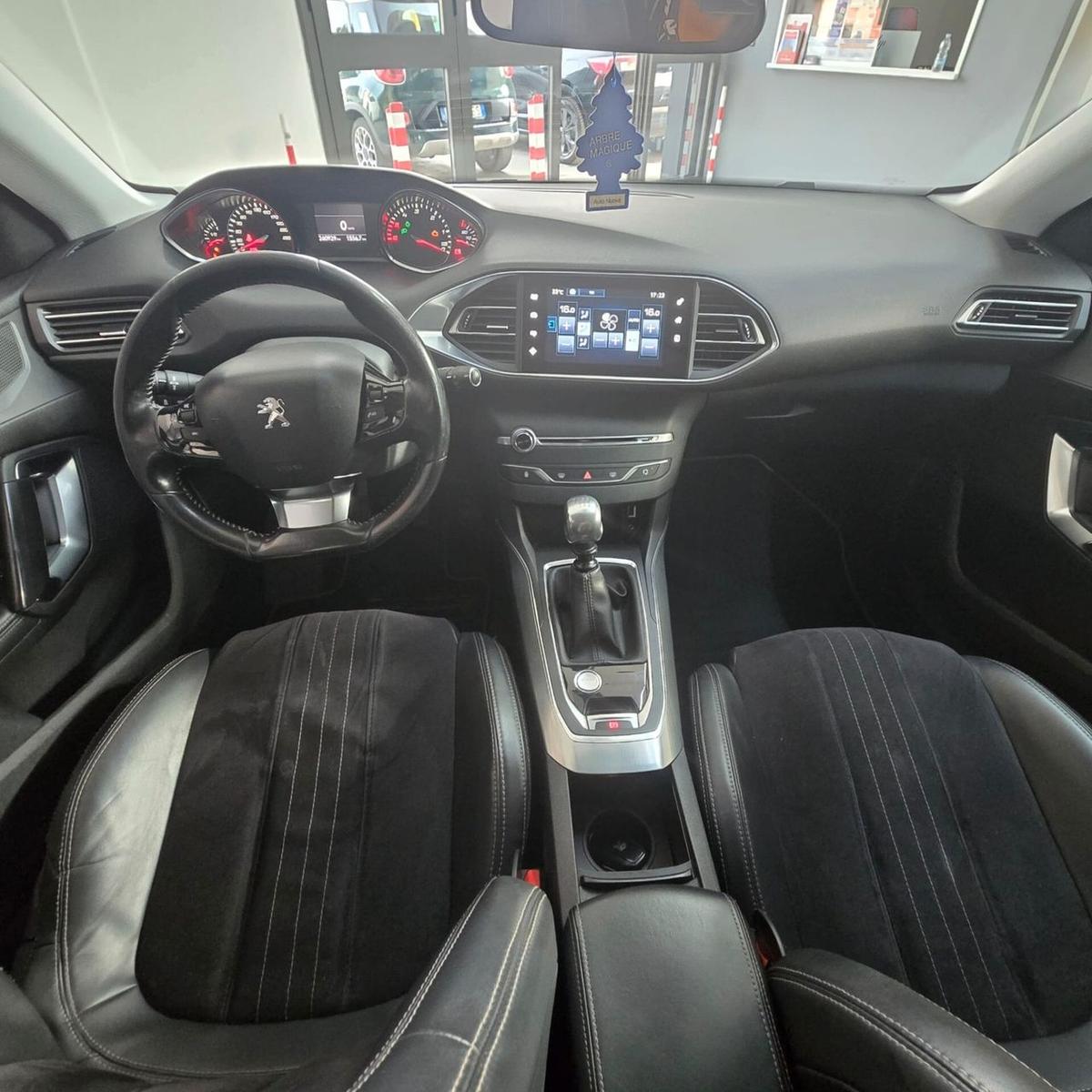Peugeot 308 2015 — photo 12