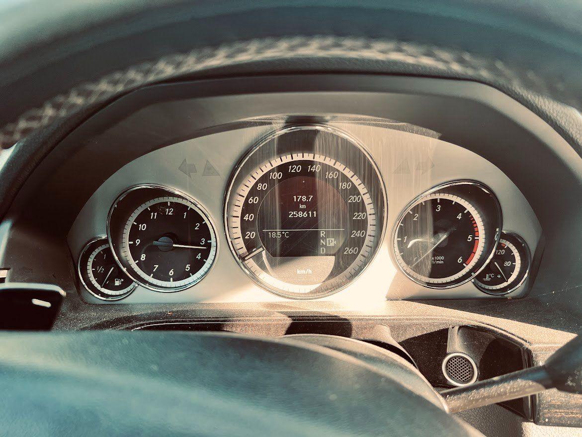 Mercedes-Benz E350 2010 — photo 10