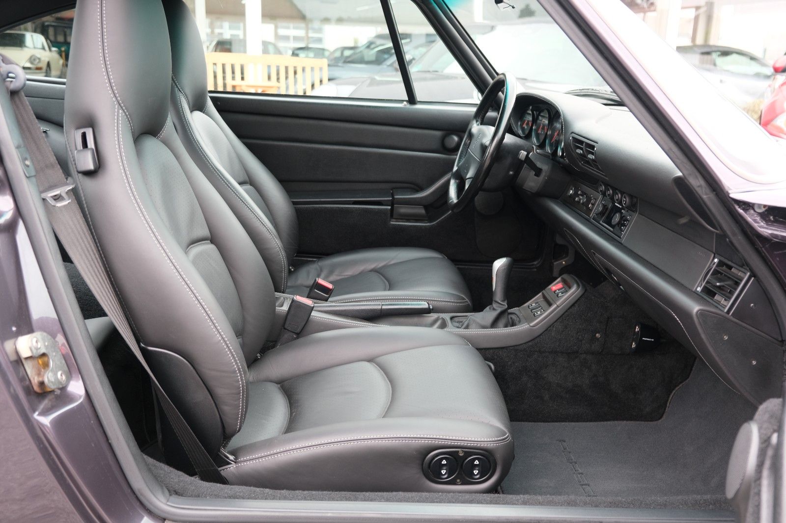 Fahrzeugabbildung Porsche 993 Carrera 4 Schalt/Unikat Turbo Breit/50k inv.