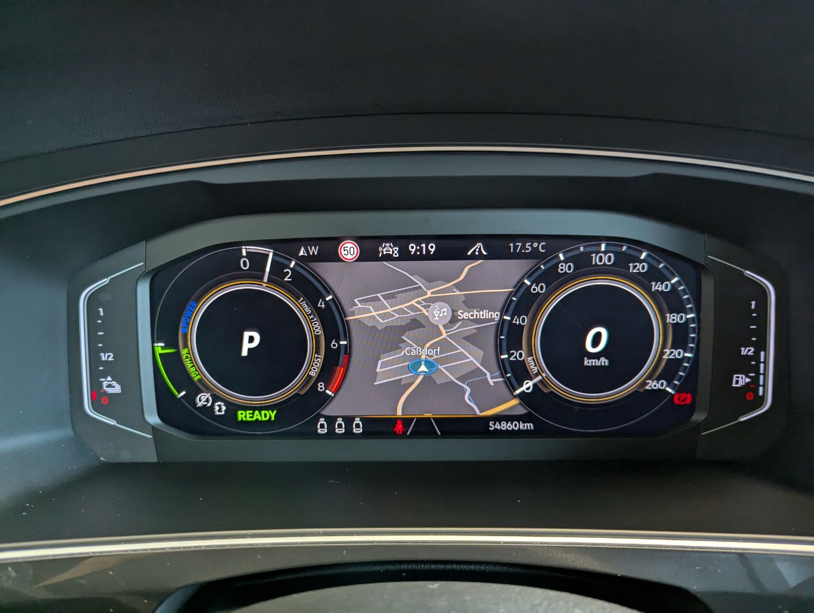 VW Tiguan R-Line eHybrid Matrix Kamera DCC ACC 20" - Image 29