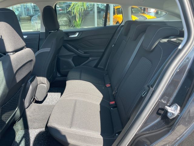 Fahrzeugabbildung Ford Focus C&C AHK, LED, Navi, SHZ, Kamera