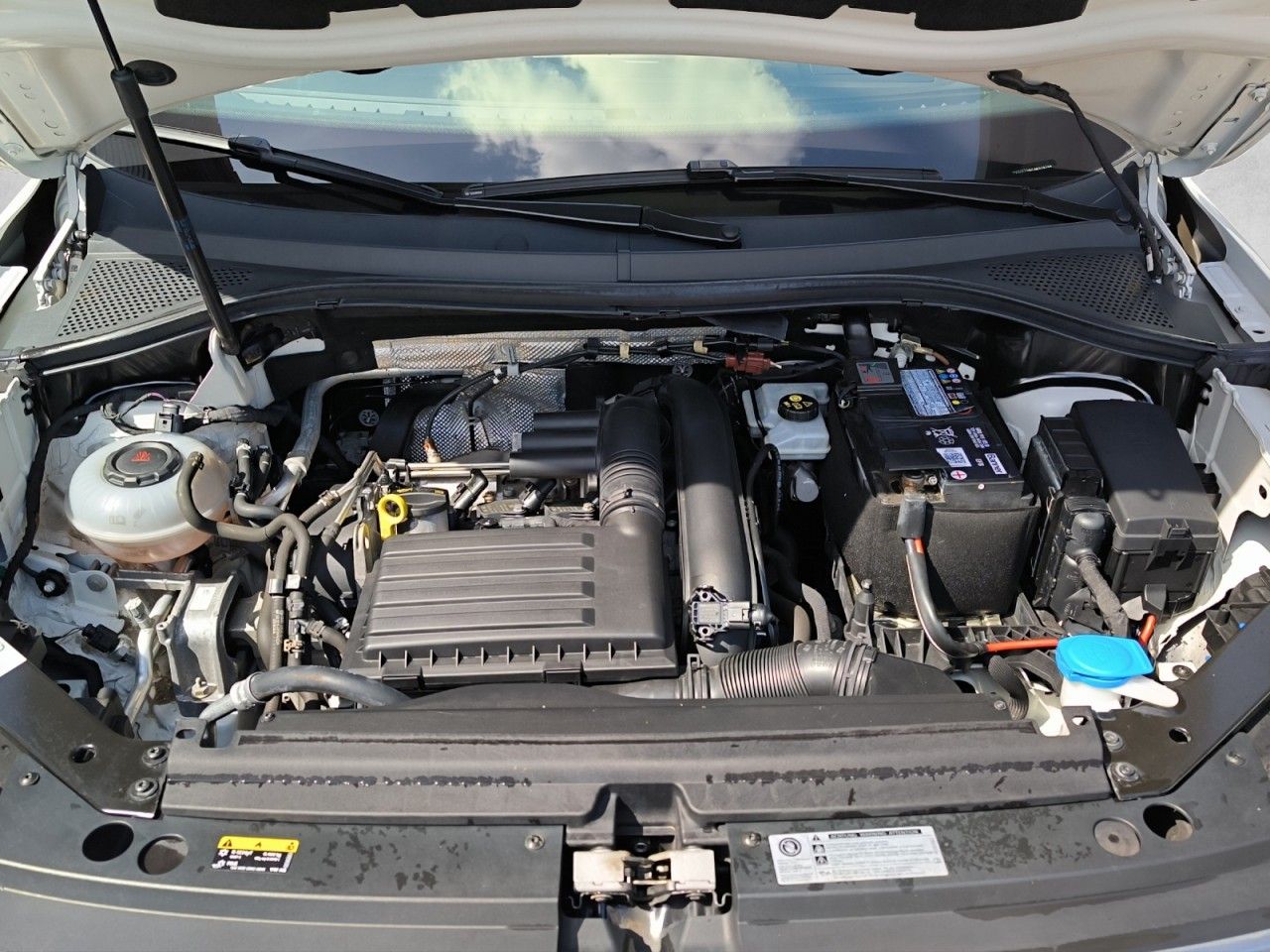 VW Tiguan Sound 4Motion AHK Navi - Bild 22
