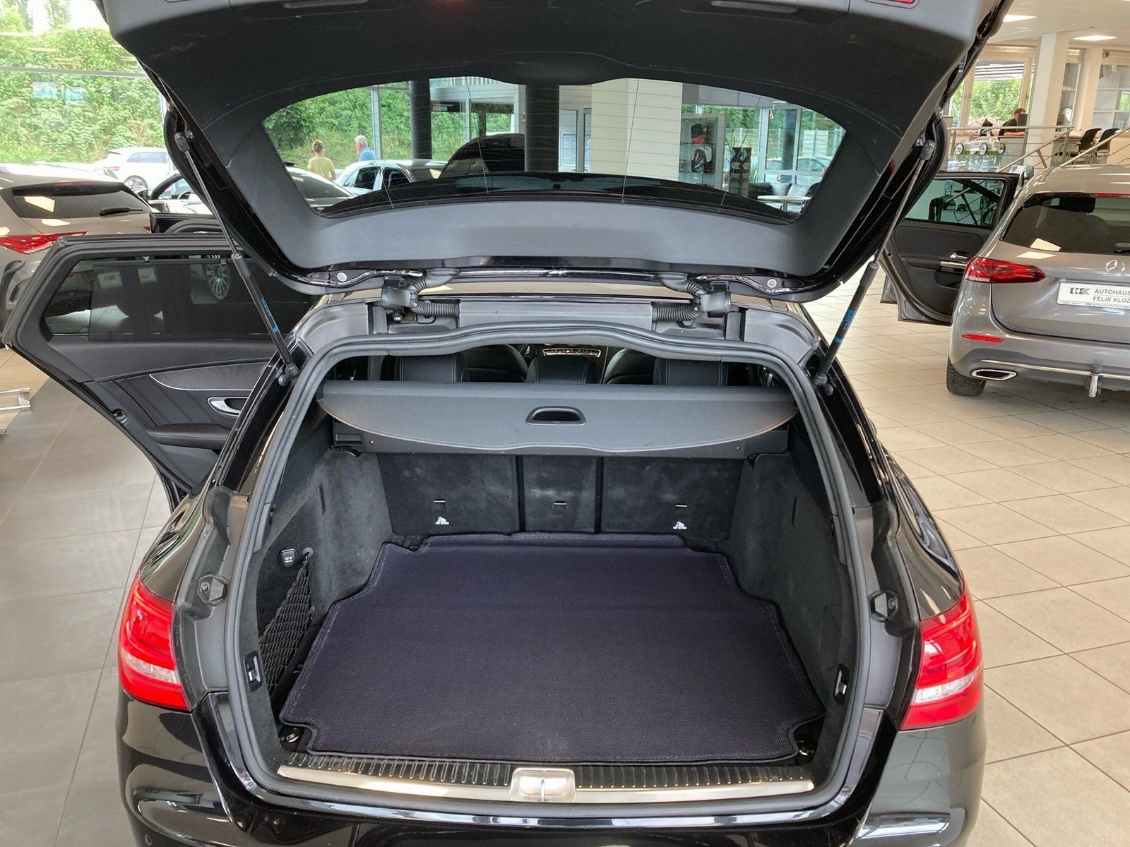Fahrzeugabbildung Mercedes-Benz C 300 T AMG*Distronic*Standheiz*Pano*Sitzklima*