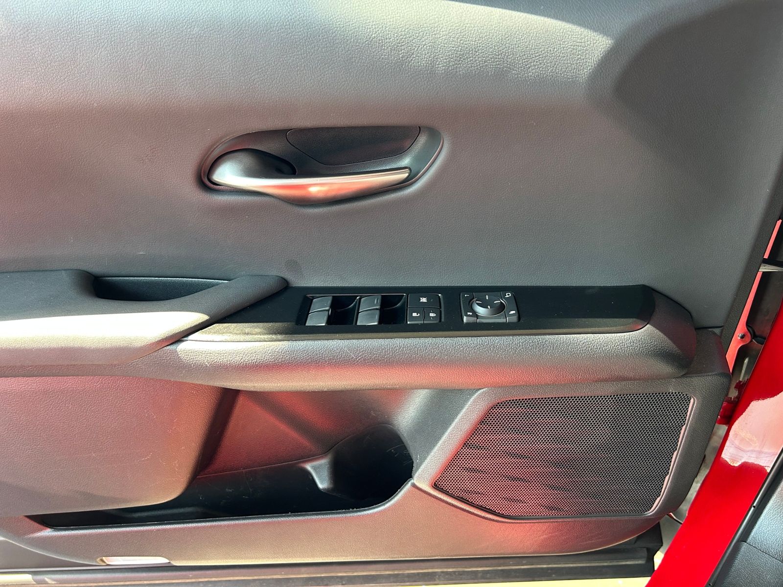 Fahrzeugabbildung Lexus UX 250 h F Sport HUD LED NAV RFK SHZ ALU