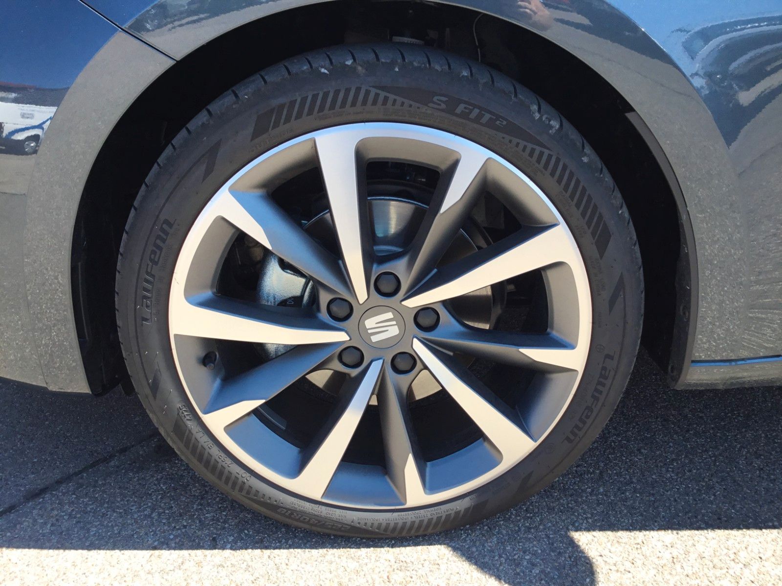 Fahrzeugabbildung SEAT Leon 1.5 eTSI FR DSG+18"+LED+ACC+Kamera+Sitzheiz
