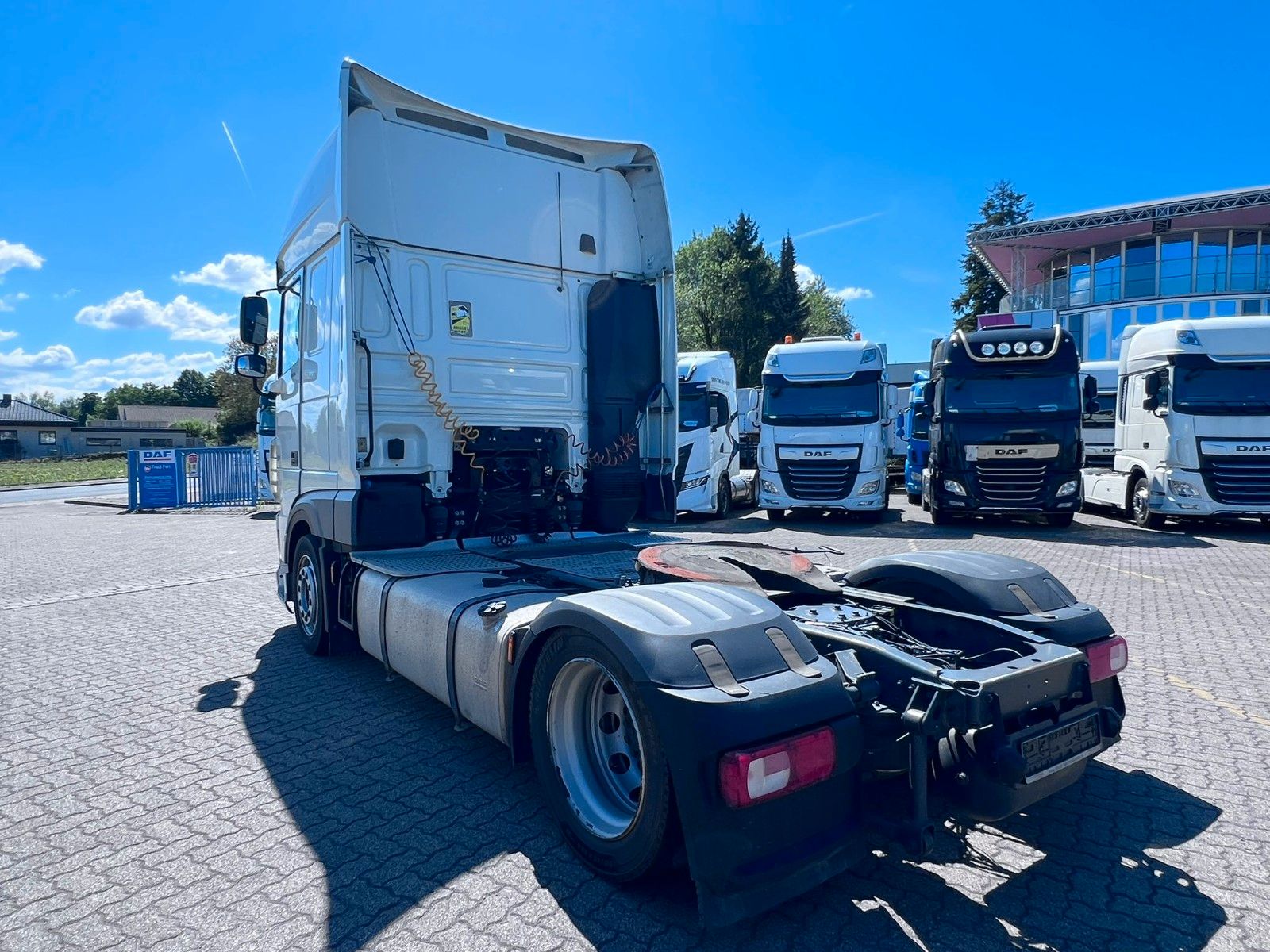 Fahrzeugabbildung DAF XF 480 FT, Low Deck