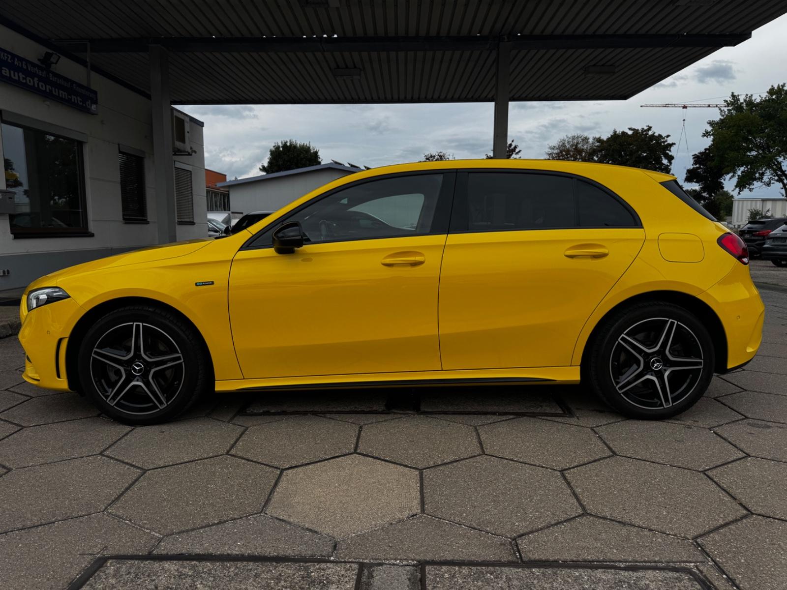 Mercedes-Benz A 250 e AMG YELLOW EDITION/WIDESCREEN/NIGHT/CAM