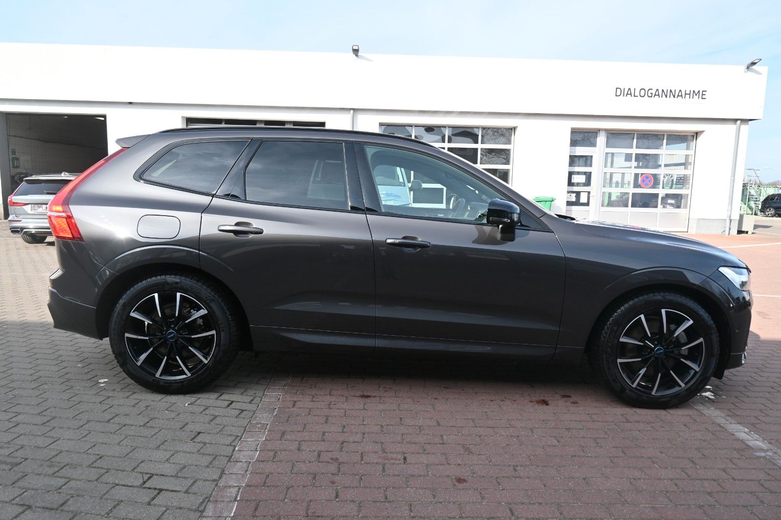 Fahrzeugabbildung Volvo XC60 Plus Dark AWD*360°*PANO*Luft*LED*STHZG*NAV*