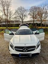 Mercedes-Benz GLA 200 AMG Line AMG Line - Mercedes-Benz GLA 200 in Mönchengladbach