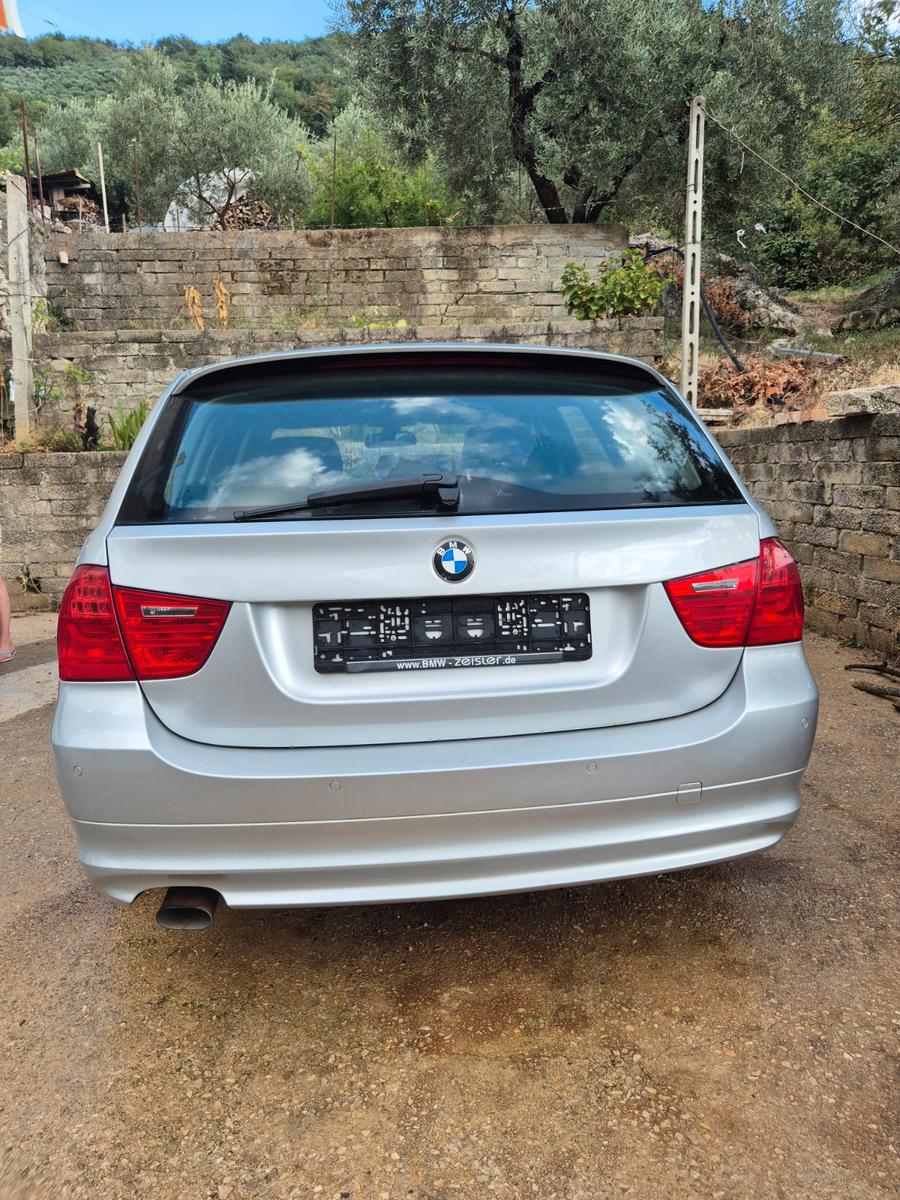 BMW 318 2009 — photo 6