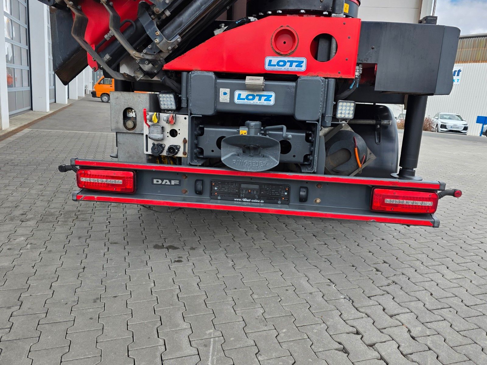 Fahrzeugabbildung DAF XF 530 8x2 Palfinger PK 34002 SH+JIB+Winde Funk
