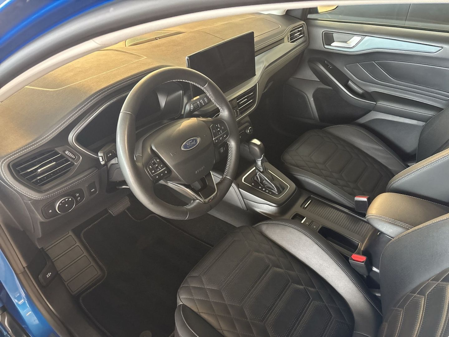 Fahrzeugabbildung Ford Focus Turnier Active Vignale 1.0 EcoBoost Mild-H