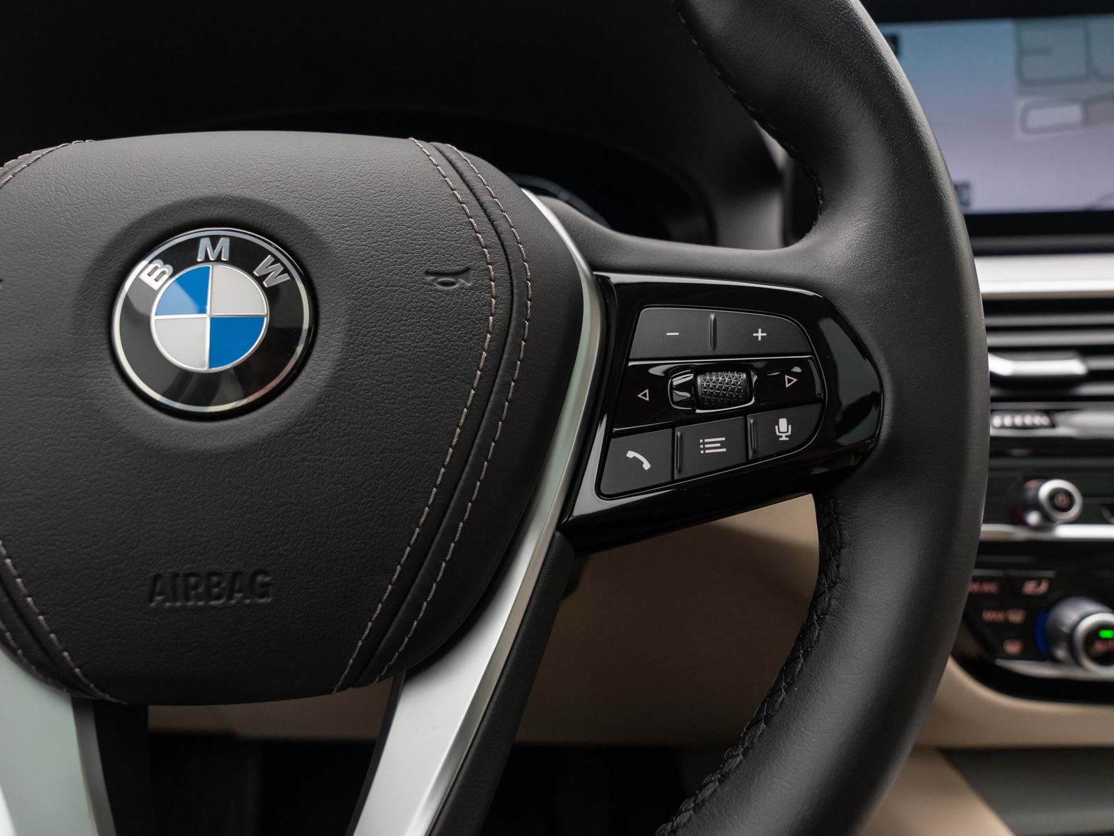 Fahrzeugabbildung BMW 520d Panorama 360&deg; HUD DAB Komfort Alarm AHK LED