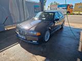 BMW E36 323i Limousine  - BMW 323: E36 323i