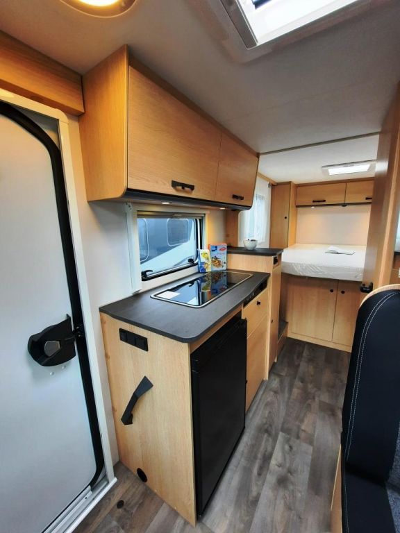Fahrzeug Übersicht 11 Fahrzeugabbildung Sunlight V 69 Verfüg./Sparen Sie 8.777,- €
