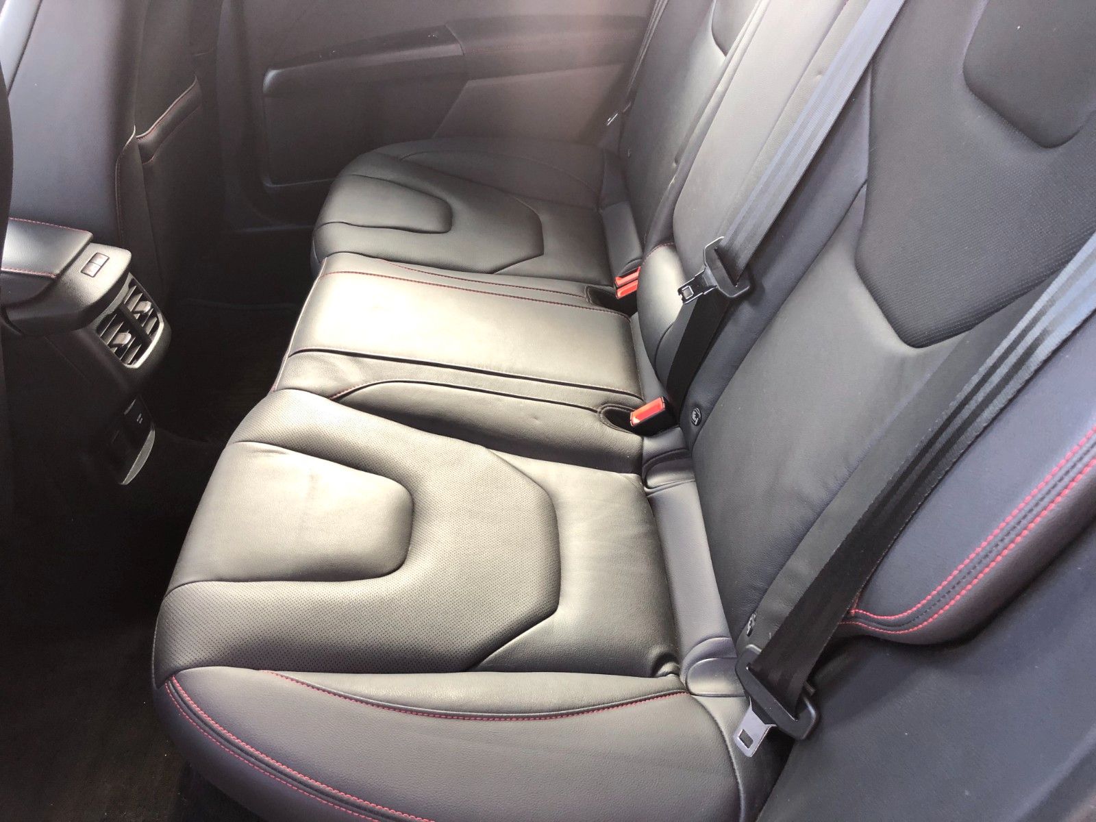 Fahrzeugabbildung Ford Mondeo Lim. ST-Line AWD