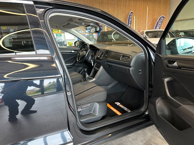 MYAUTOCENTER – Gebraucht- und Jahreswagen mit Werkstattservice in Pfaffenhofen Volkswagen T-Roc Style *LED*Unfallfrei*TÜV*PDC*