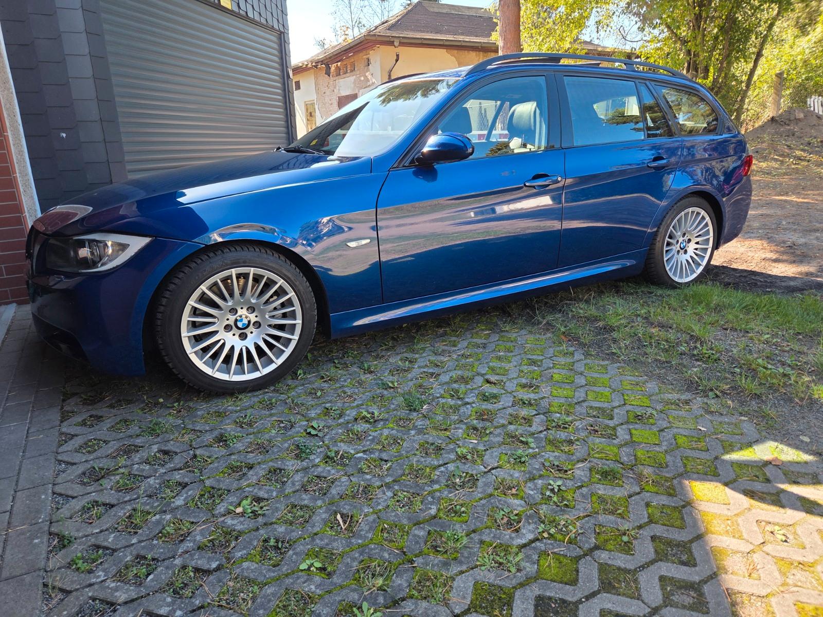 BMW 330 2006 — interior