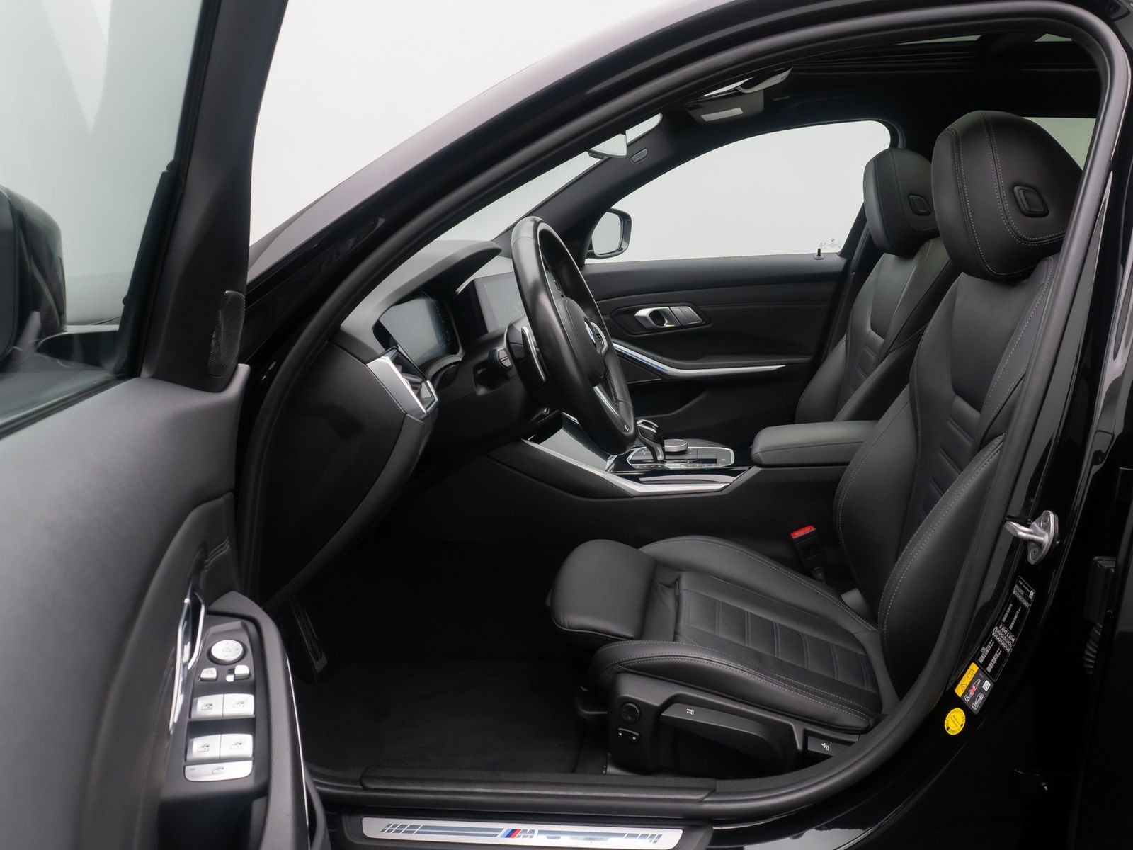 Fahrzeugabbildung BMW 330e M Sport Panorama DAB HUD 360&deg; H/K 19Zoll