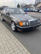 Mercedes-Benz Auto W124 Mercedes E230 - gebrauchte Mercedes-Benz E 230 aus dem Jahr 1990