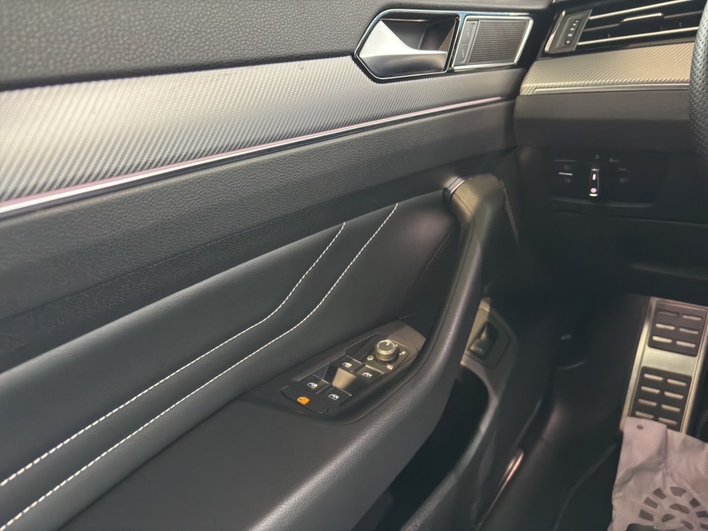 Passat Variant R-Line Elegance 1.5 TSI OPF 110 k