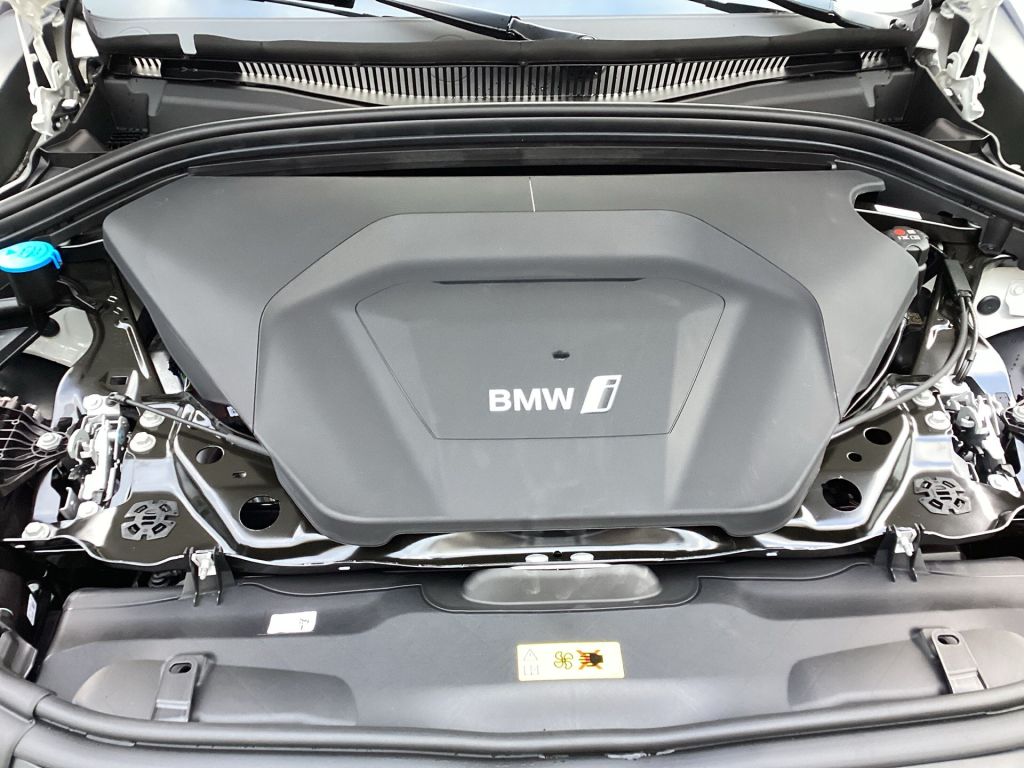 BMW iX2 - Bild 9