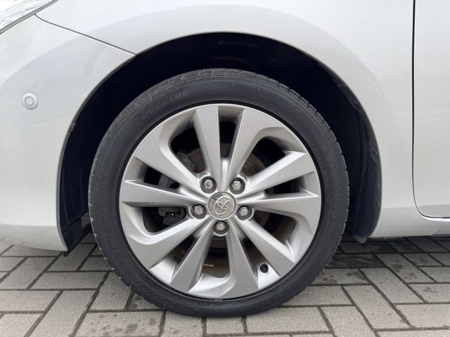 Toyota Auris  Hybrid Life+