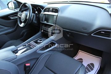 Jaguar F-Pace - 12