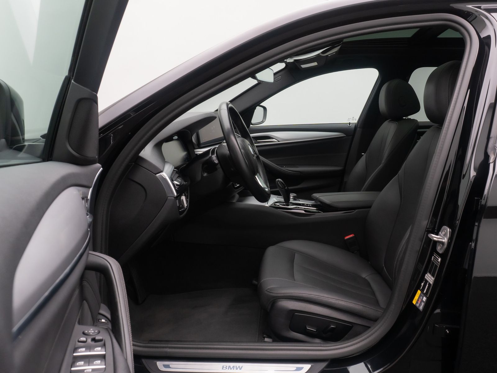 Fahrzeugabbildung BMW 530e xD Panorama 360&deg;DAB HiFi 4xKlima AHK Alarm