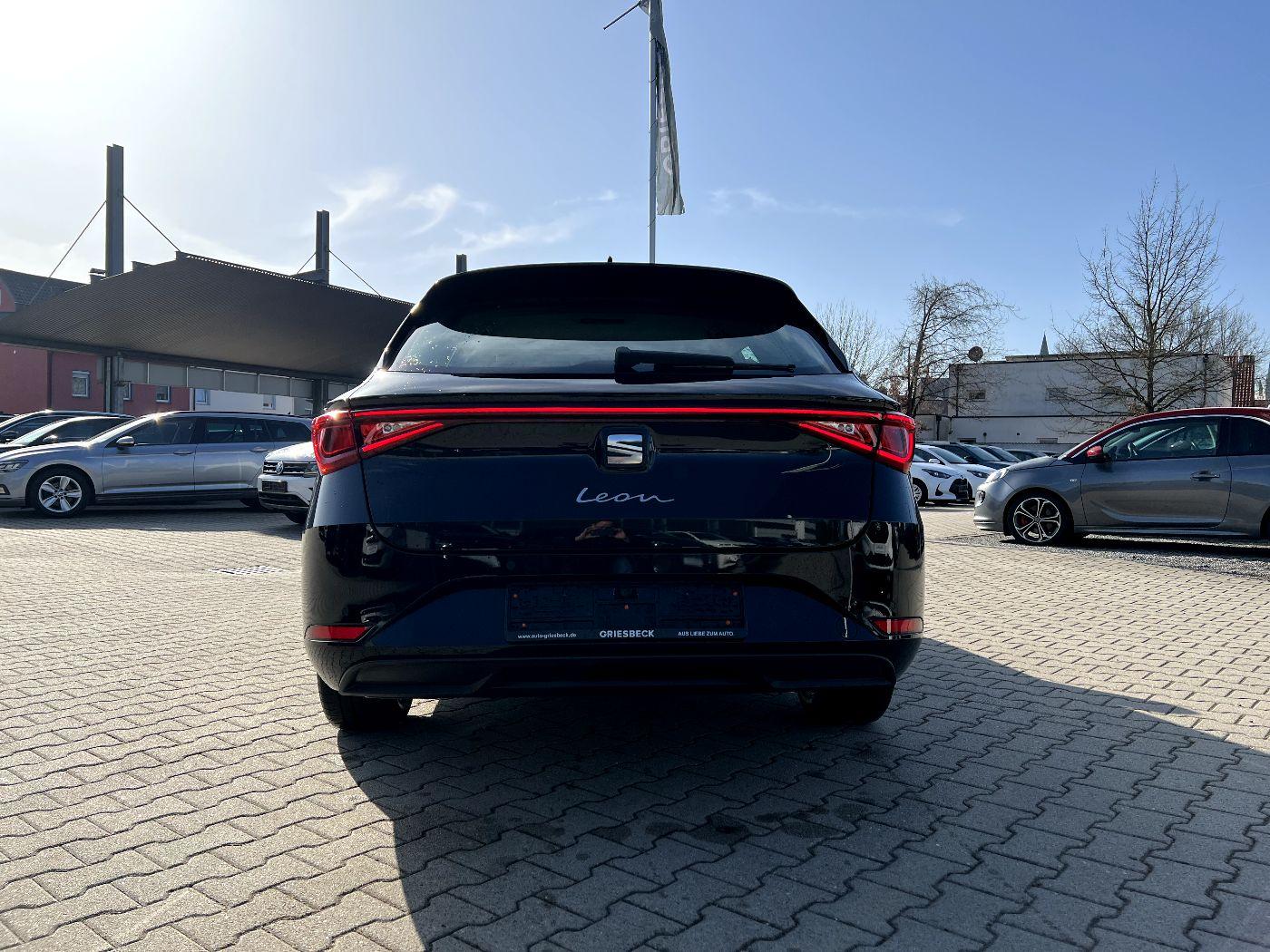 Seat Leon Sportstourer 2.0 TDI Style *LED Navi AHK*