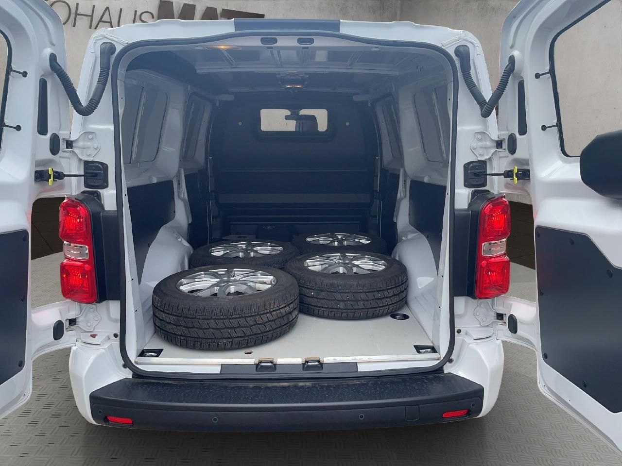 Fahrzeugabbildung Opel Vivaro Kasten -e Basis L