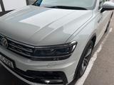 Volkswagen Tiguan 2.0 TSI 132kW DSG 4MOTION R LINE AHK - VW Tiguan Gebrauchtwagen in Stuttgart