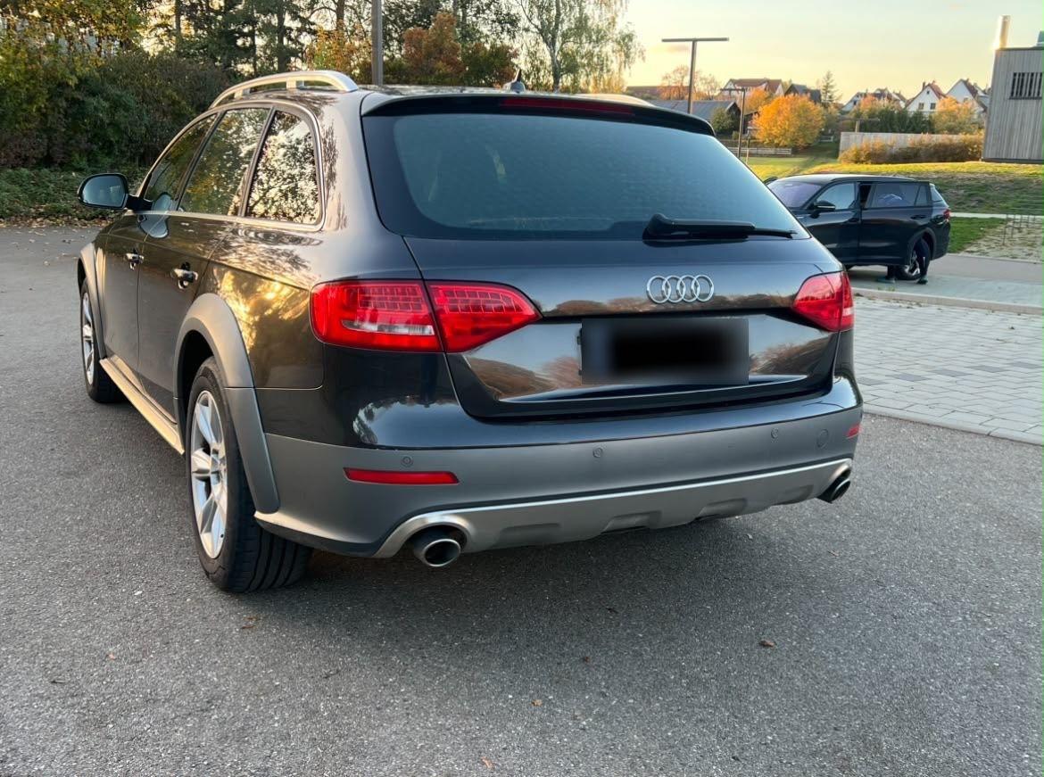 Audi  2011 — rear view