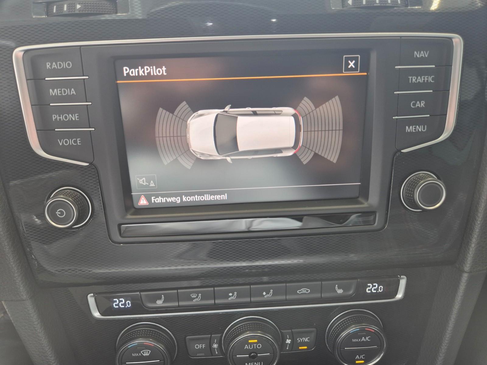 Volkswagen GOLF VII GTI PERFORMANCE NAVI SHZ PDC PANO XENON