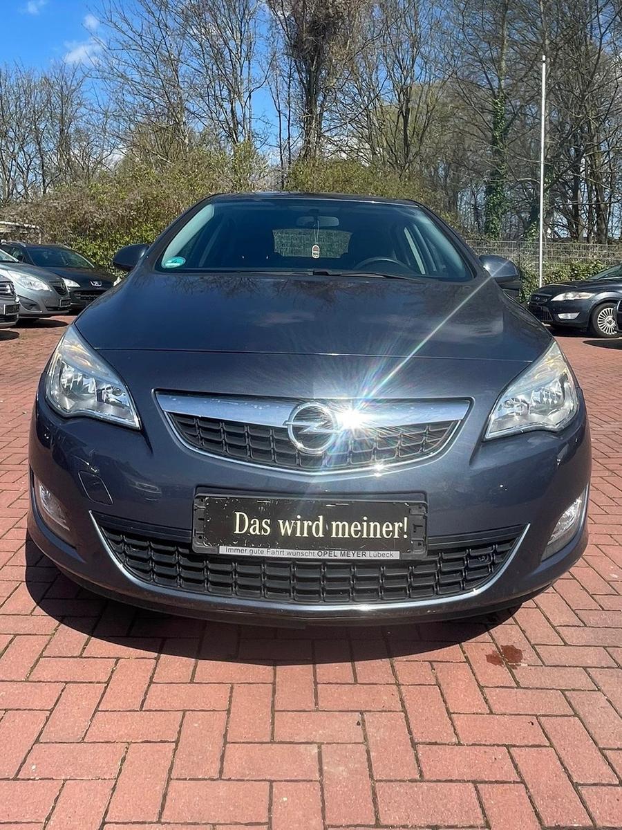 Opel Astra 1.4 ecoFLEX Cosmo 74kW. TÜV 3.2028. Klima