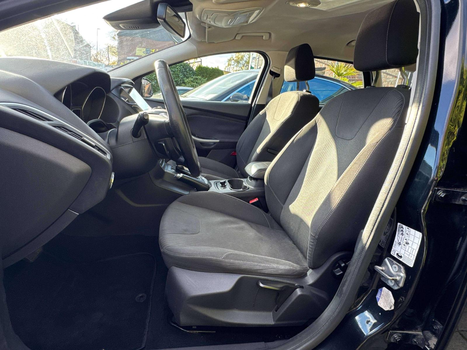 Ford Focus 2013 — photo 8