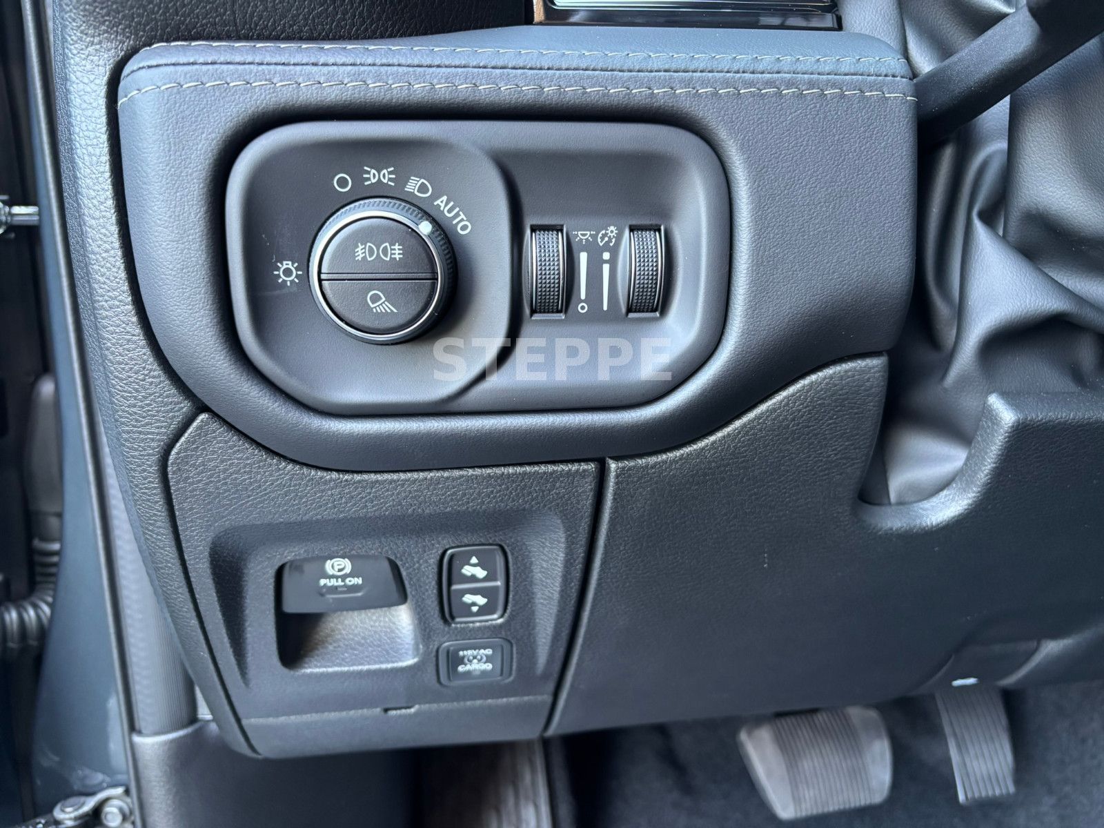 Dodge 2026 RAM 1500 Limited Night 5,7LV8 Rambox MWK