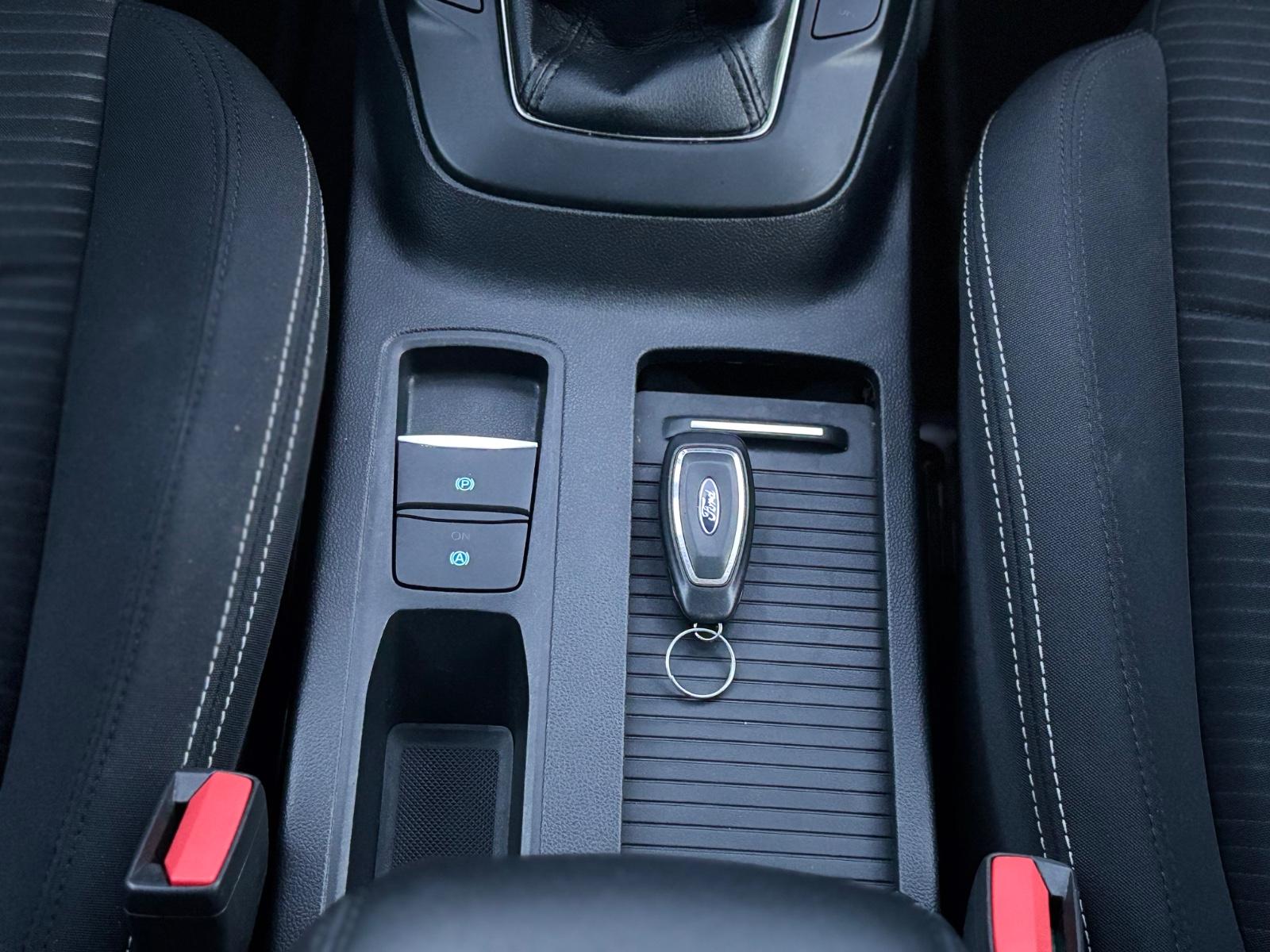 Ford Focus Turn. *Titanium*1.Hand*AHK*TÜV NEU!!