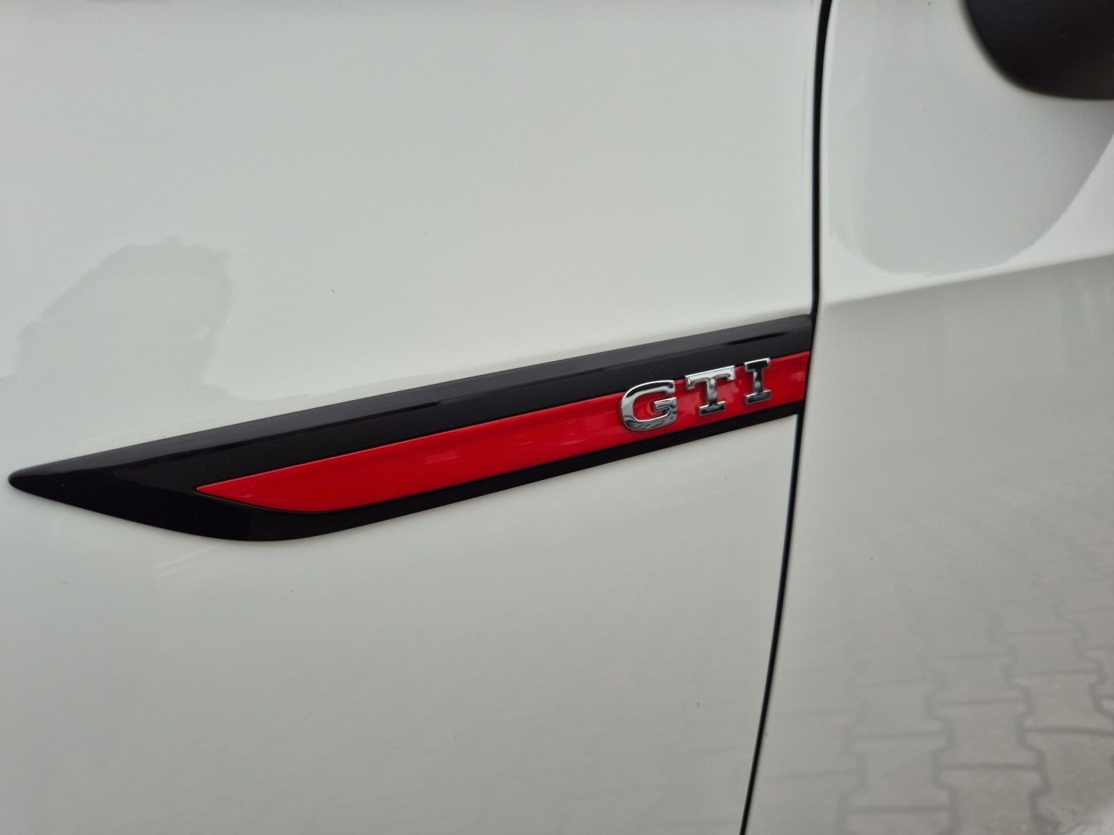 Fahrzeugabbildung Volkswagen Golf VIII GTI TSI DSG ACC LED AHZV