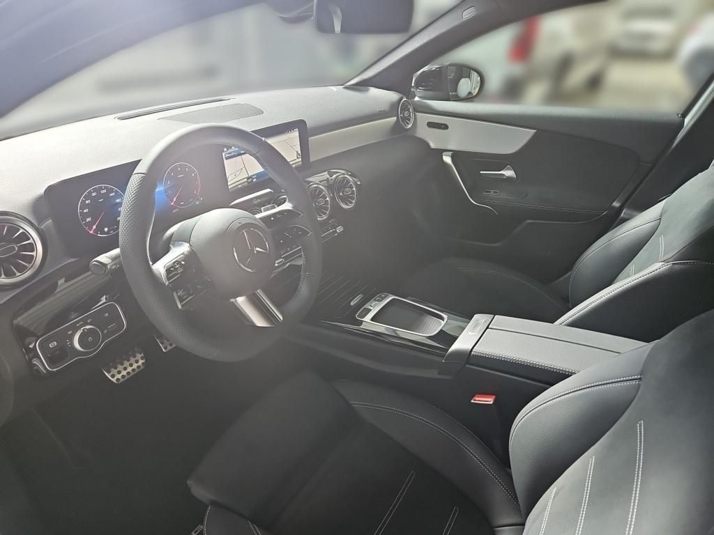 Fahrzeugabbildung Mercedes-Benz A 200 Limousine +AMG+NIGHT+KEYLESS+Standheizung+