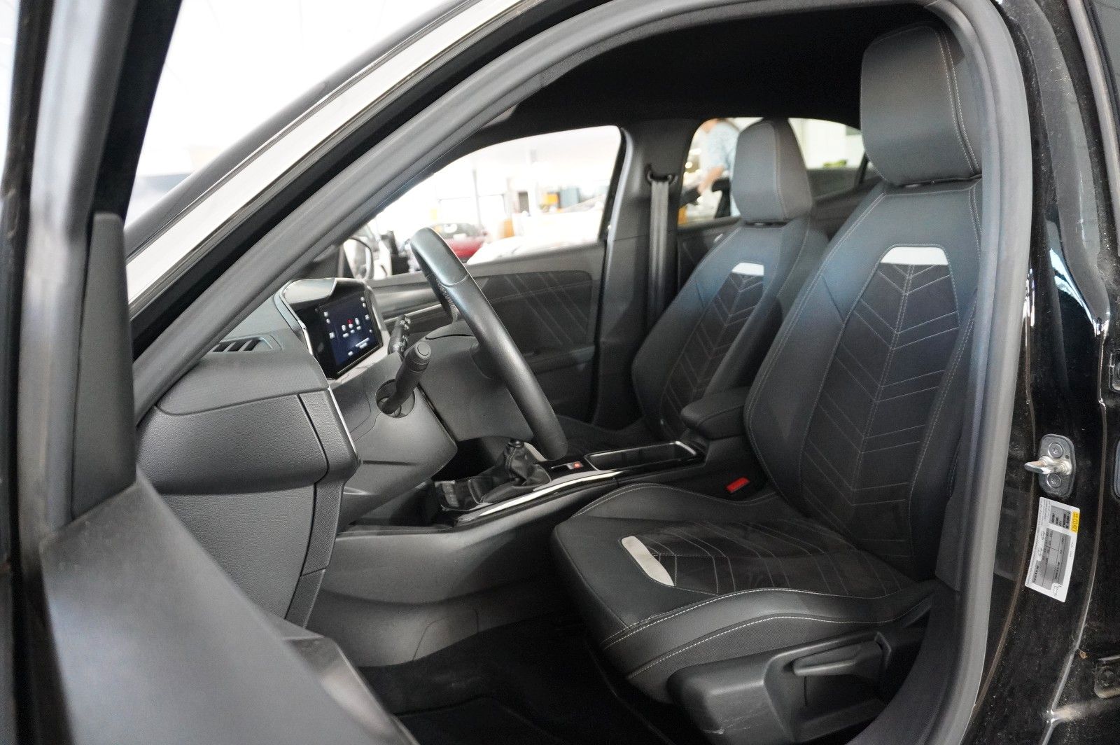 Fahrzeugabbildung Opel Mokka 1.2T ULTIMATE NAVI/LED/KAMERA/SPORT/SH/DAB