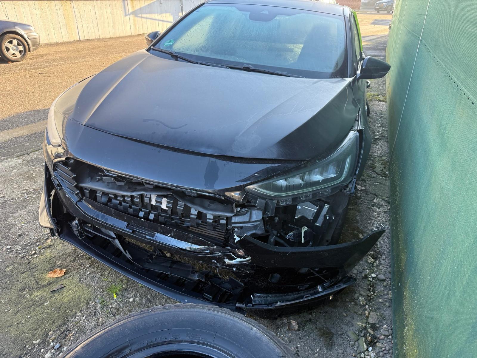 Ford Focus Lim. ST-Line X ACC LED Hued-Up Digital-Tac