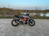 KTM 125 Duke silver - KTM 125