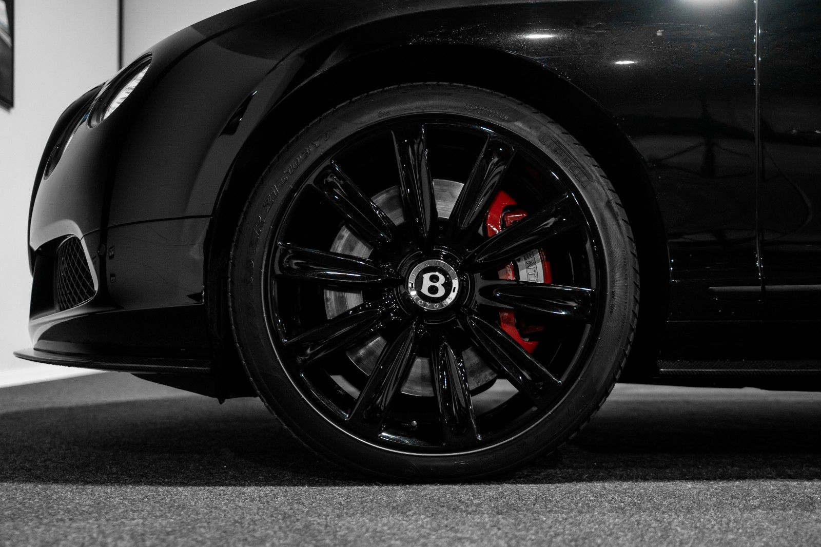 Fahrzeugabbildung Bentley Continental GT V8 - Mulliner Styling-Pack Carbon