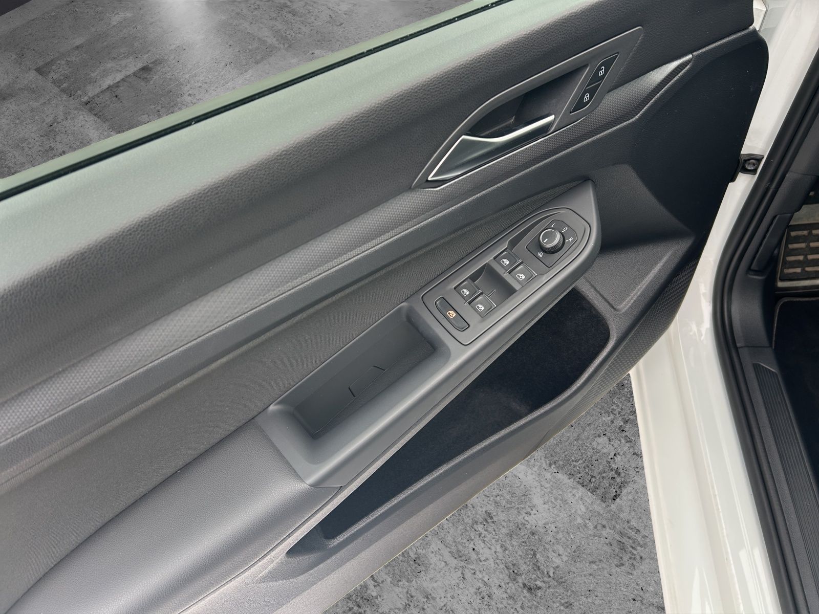 Fahrzeugabbildung Volkswagen Golf VIII Variant Active TDI DSG LED ACC SH Rear