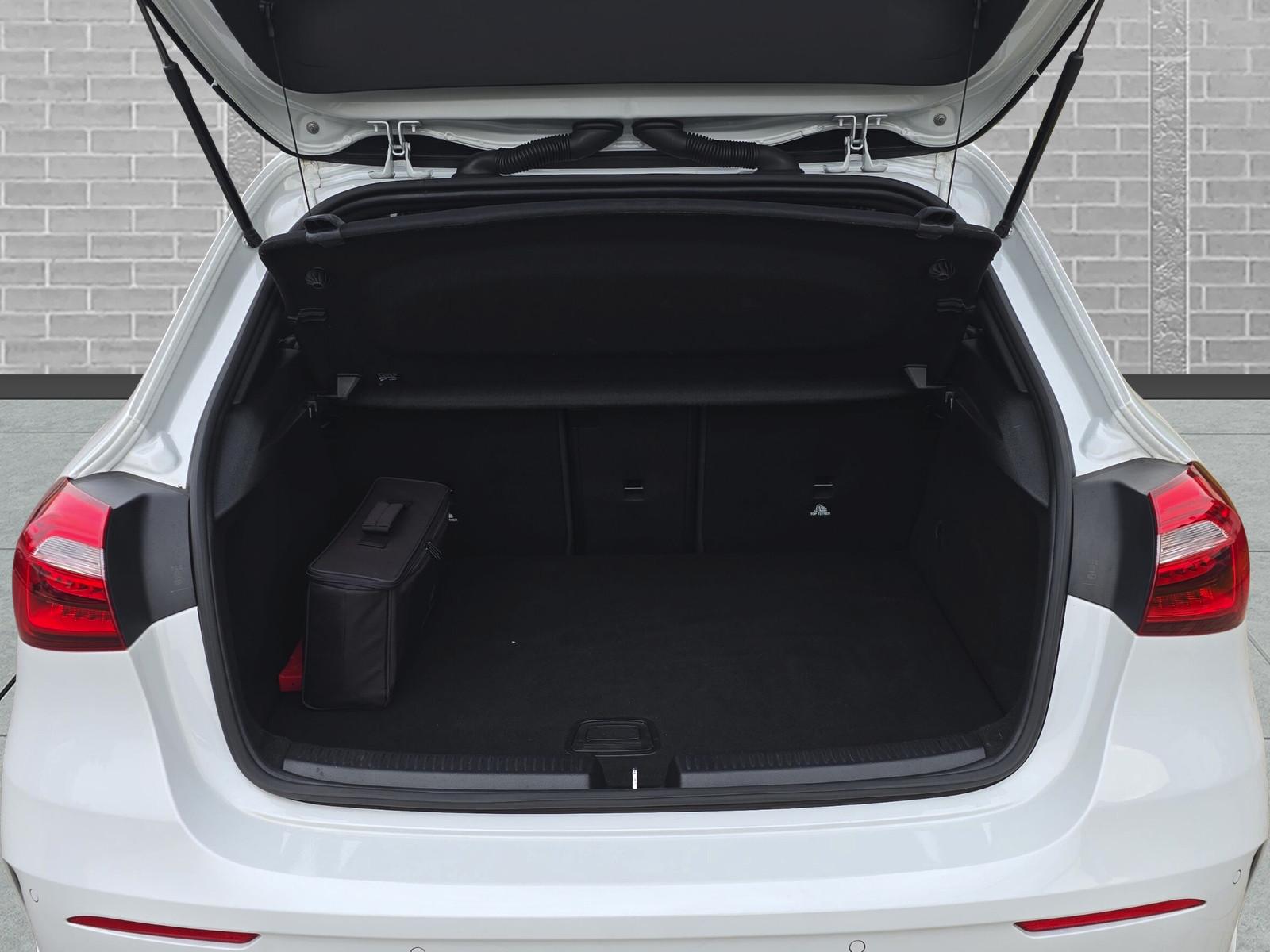 Mercedes-Benz A 250 e Aut.AMG+Navi+ACC+Business+Bi Color Sitze