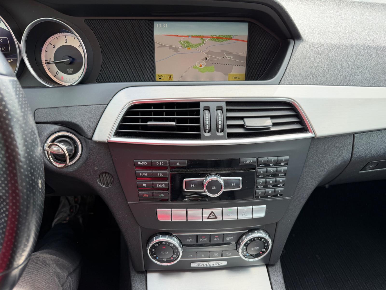 Mercedes-Benz C180 2011 — interior
